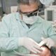 Implante dentário dói? Tire dúvidas sobre o método